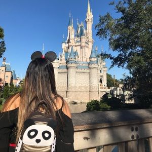 Meet your Posher, Elaine